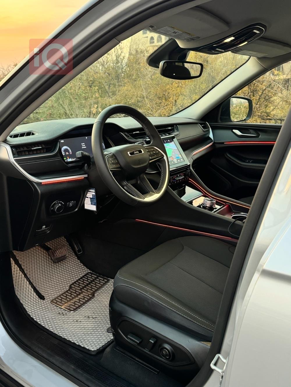 جیپ گراند شیرۆکی